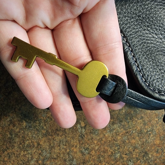 Fossil Brand Small Heritage Flap Crossbody Black - Picture 10 of 11